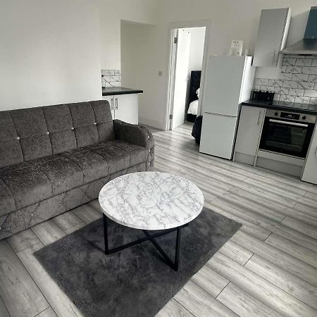 Luton Town Centre Apartment Exteriör bild